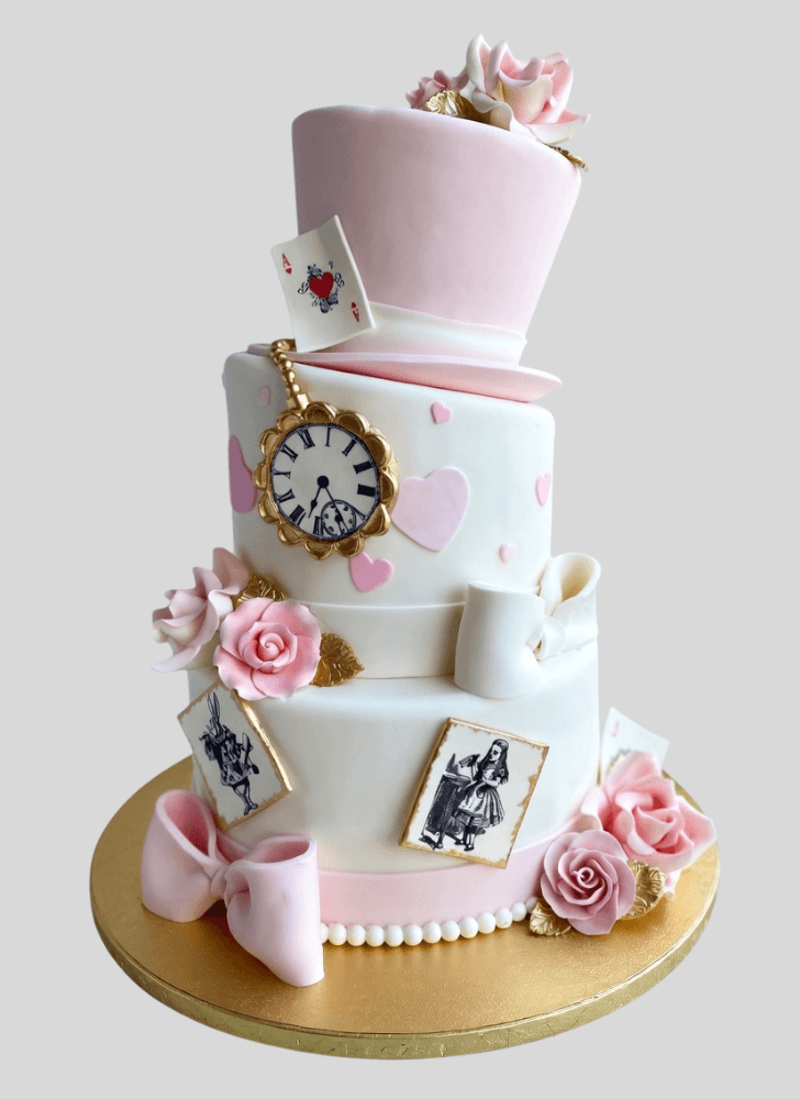 Admirable Alice in Wonderland Cake Design