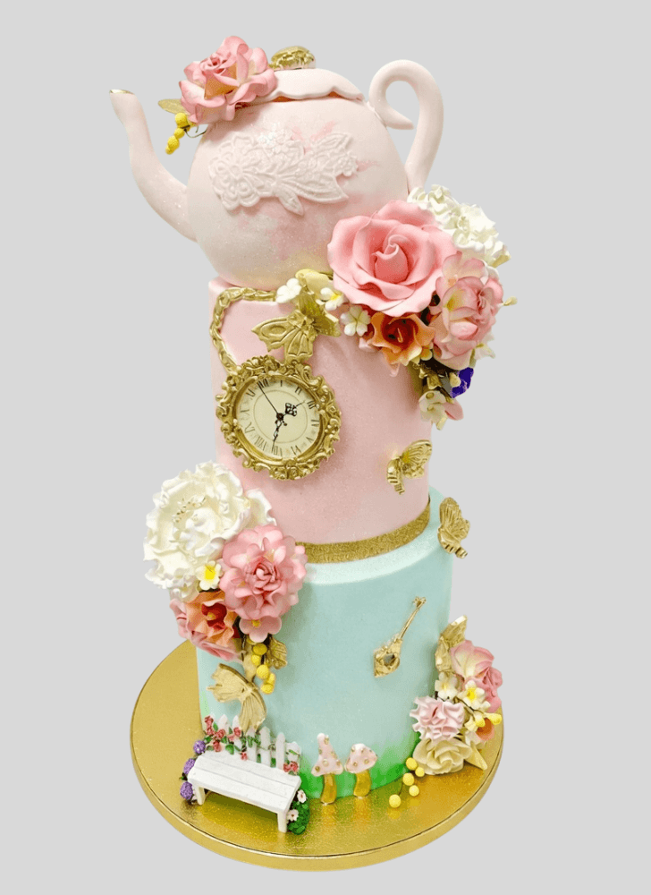 Fetching Alice in Wonderland Cake