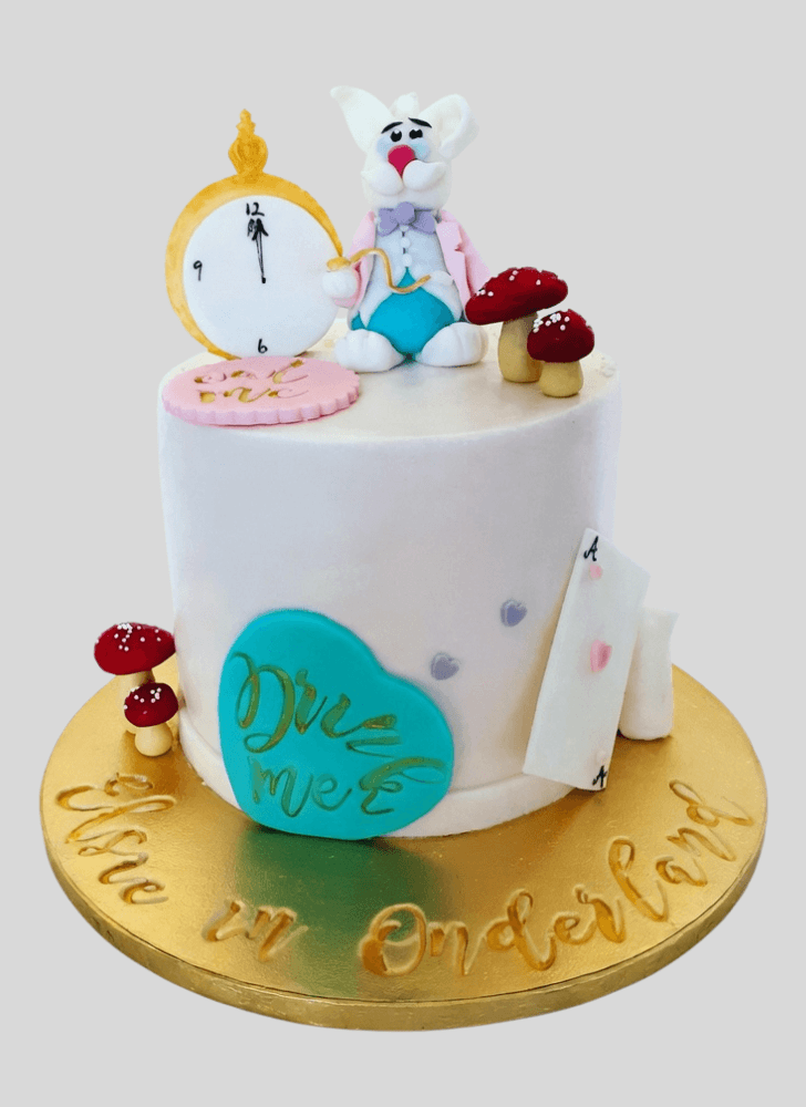 Good Looking Alice in Wonderland Cake