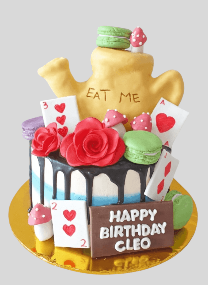Inviting Alice in Wonderland Cake
