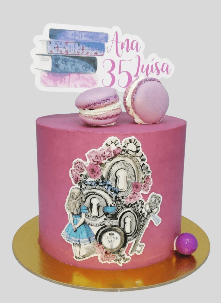 Magnetic Alice in Wonderland Cake