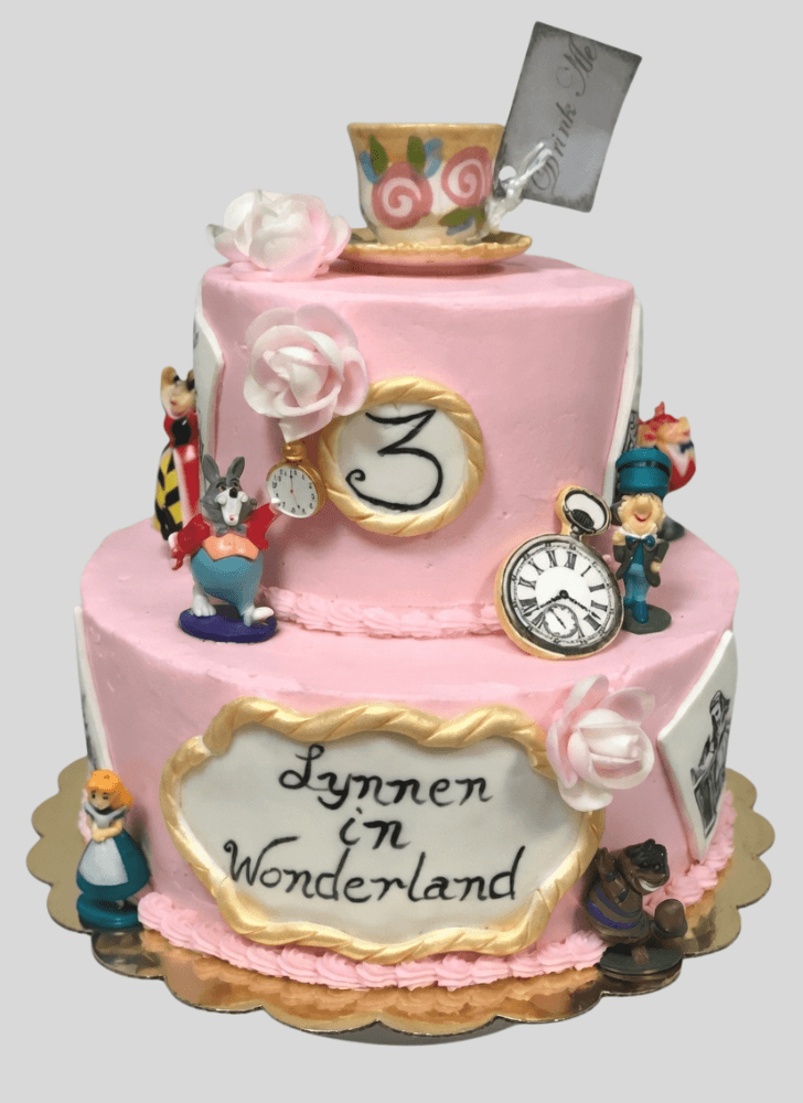 Nice Alice in Wonderland Cake