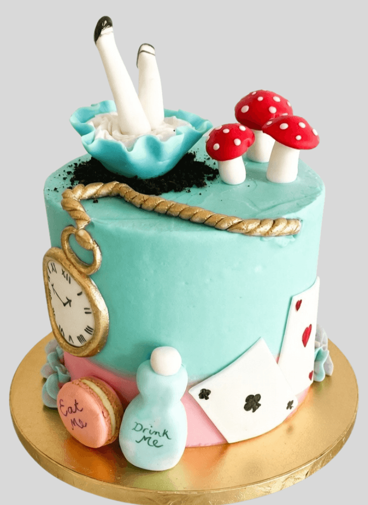 Pleasing Alice in Wonderland Cake