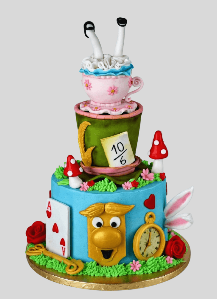 Splendid Alice in Wonderland Cake