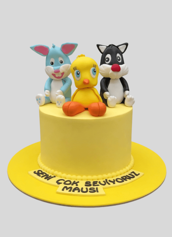 Pleasing Tweety Cake
