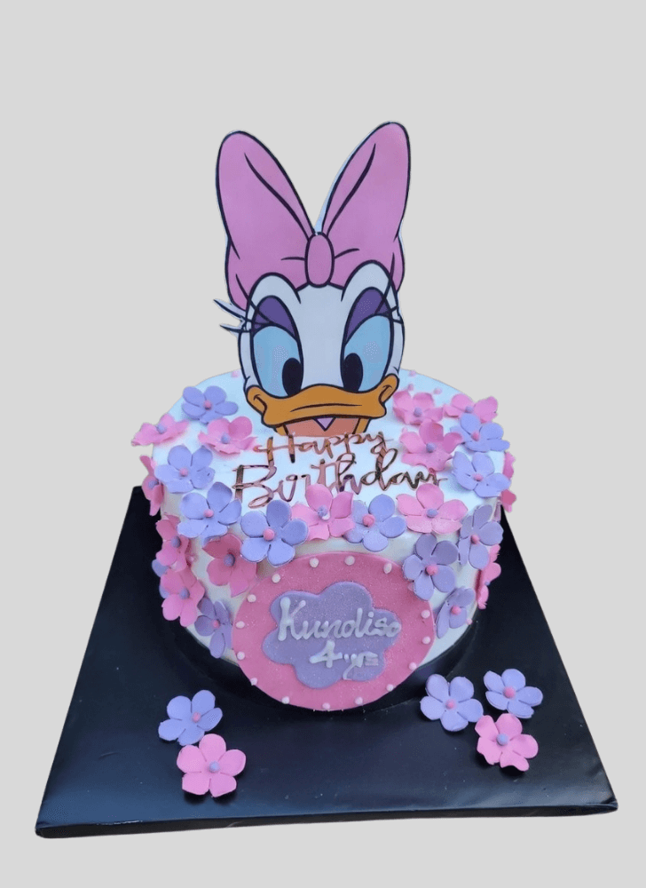 Appealing Daisy Duck Cake