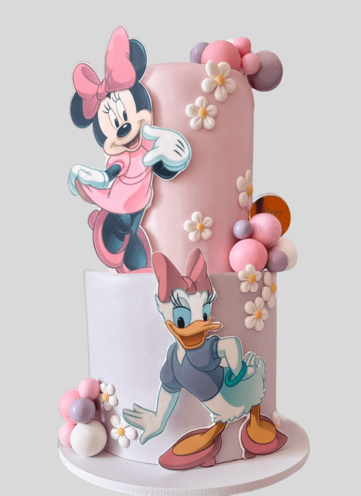 Grand Daisy Duck Cake