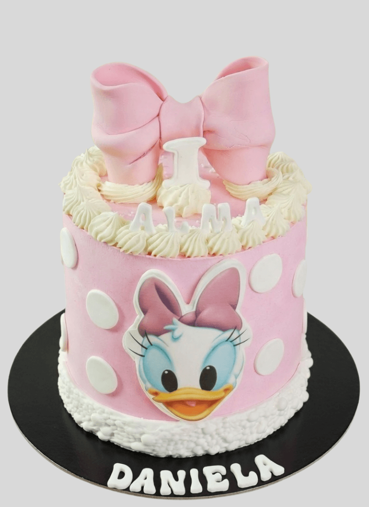Pretty Daisy Duck Cake