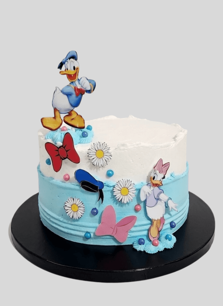 Radiant Daisy Duck Cake