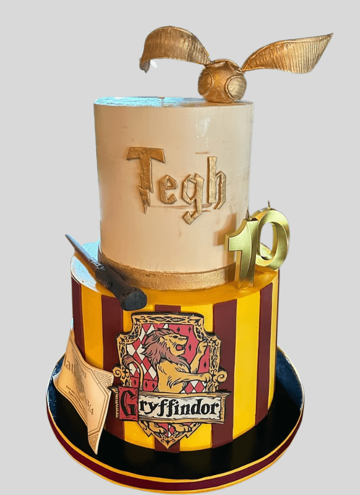 Superb Gryffindor Cake