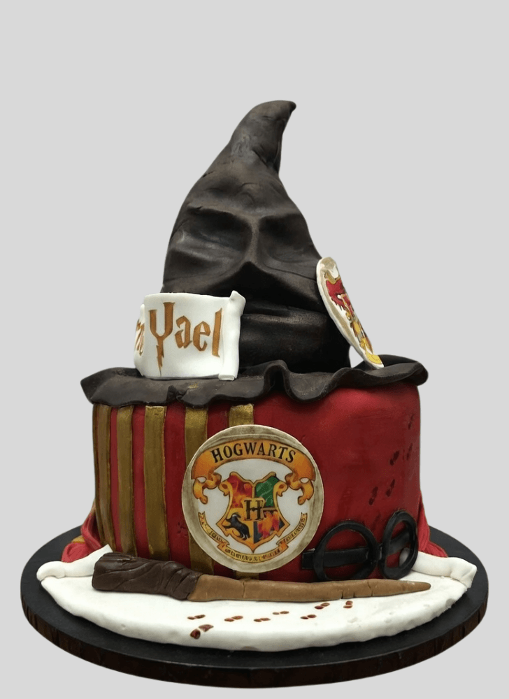 Adorable Hogwarts Cake