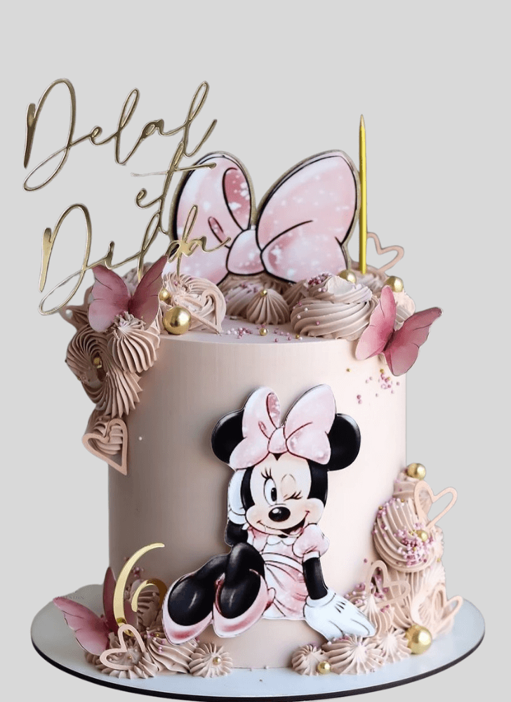 Fascinating Minnie Mouse Cake