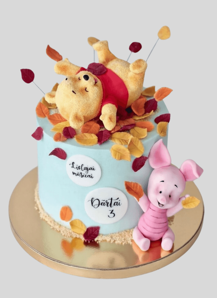 Inviting Piglet Cake