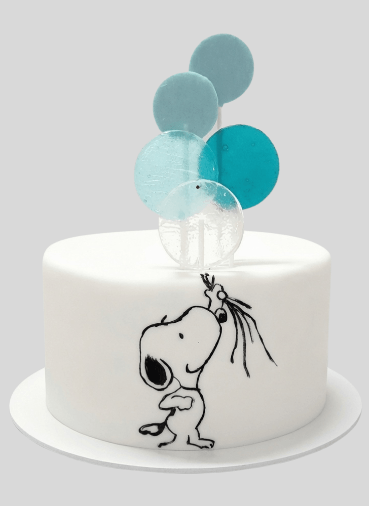 Pleasing Snoopy Cake
