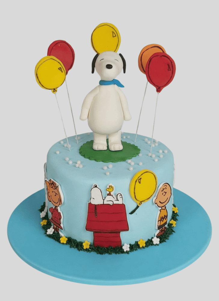 Ravishing Snoopy Cake