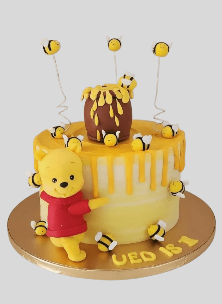 Comely Winnie the Pooh Cake