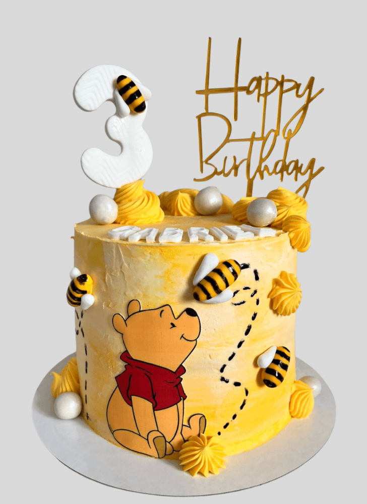 Lovely Winnie the Pooh Cake Design