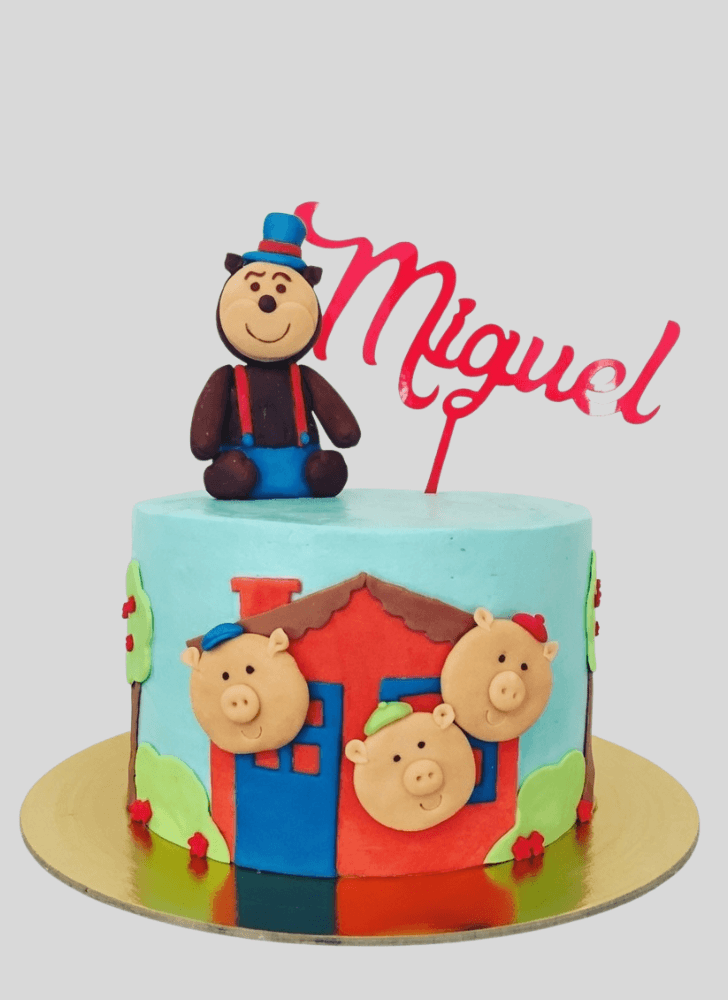 Adorable Three Little Pigs Cake
