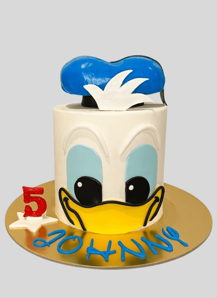 Alluring Donald Duck Cake