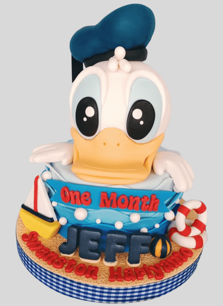 Captivating Donald Duck Cake