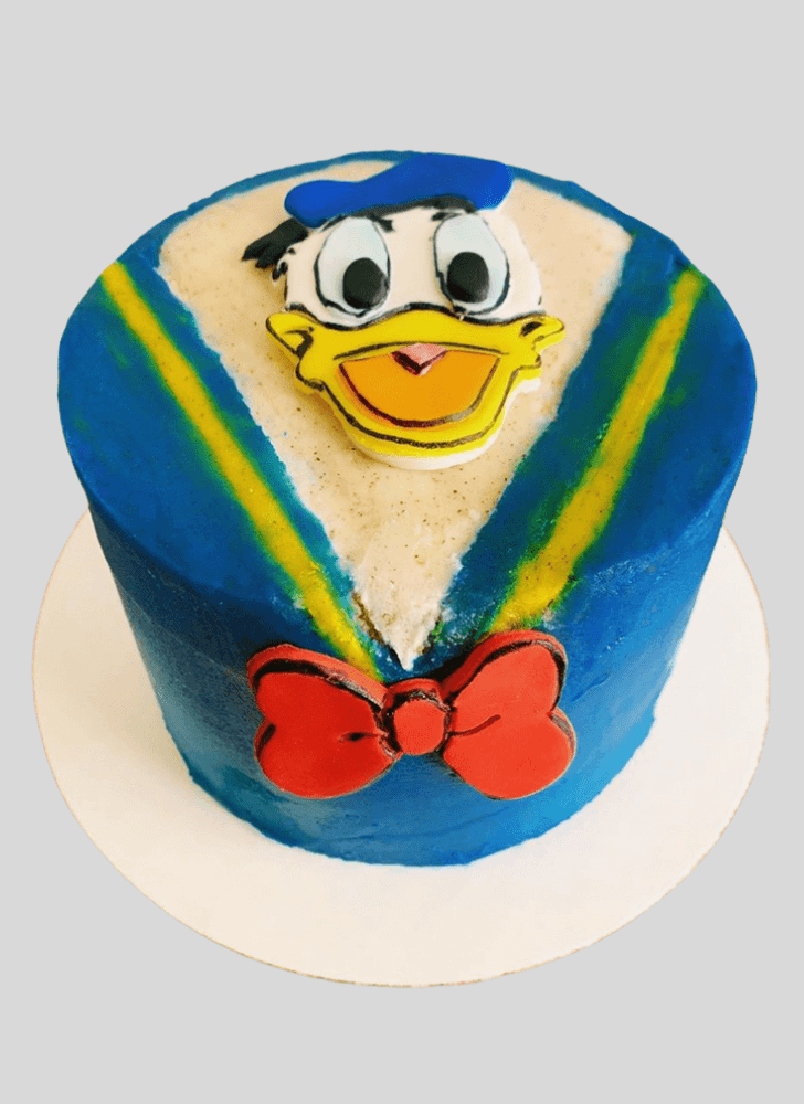 Classy Donald Duck Cake