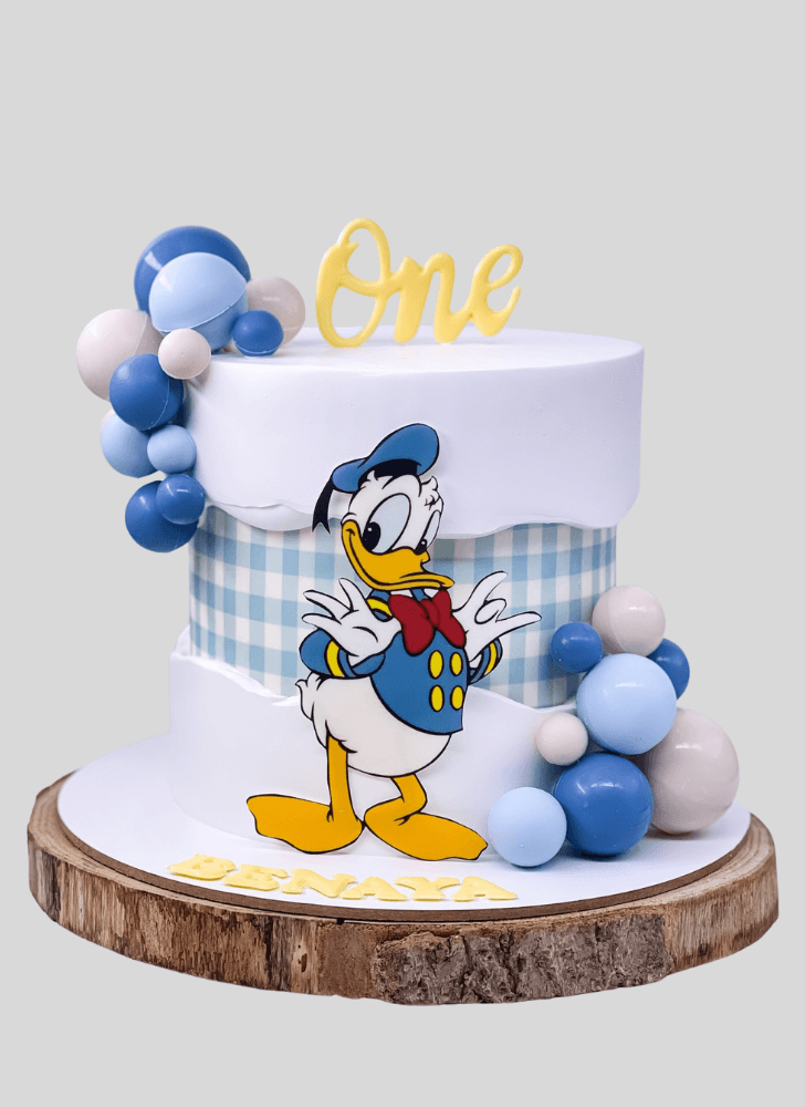 Fascinating Donald Duck Cake