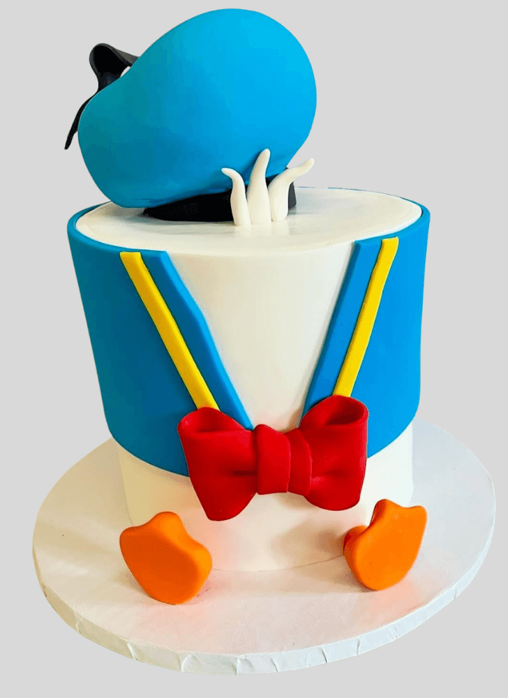 Good Looking Donald Duck Cake