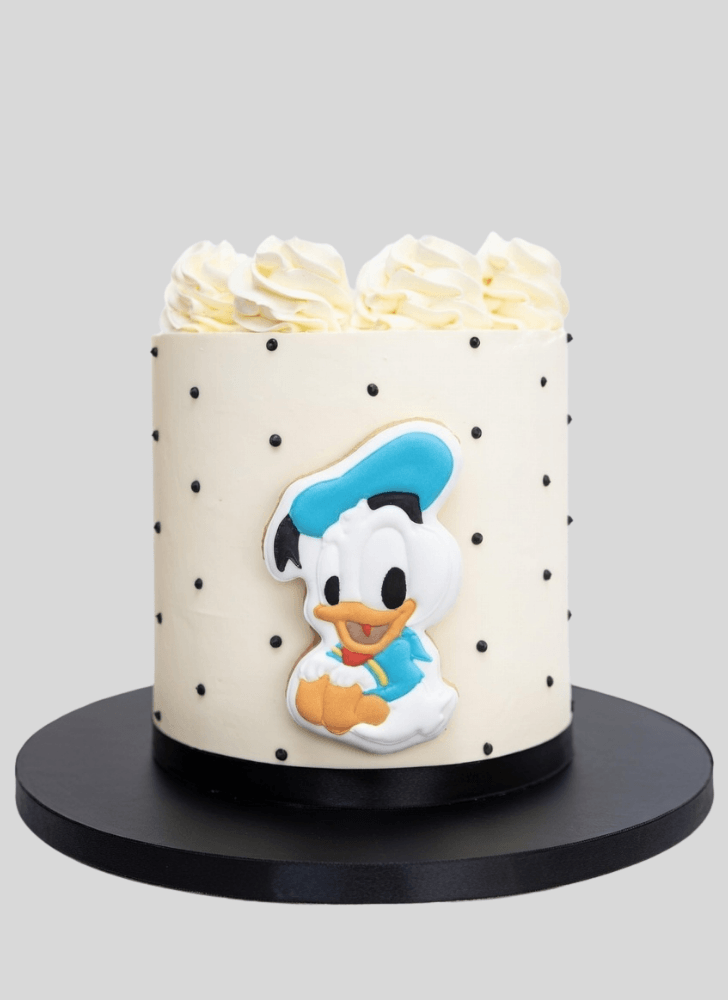 Ravishing Donald Duck Cake