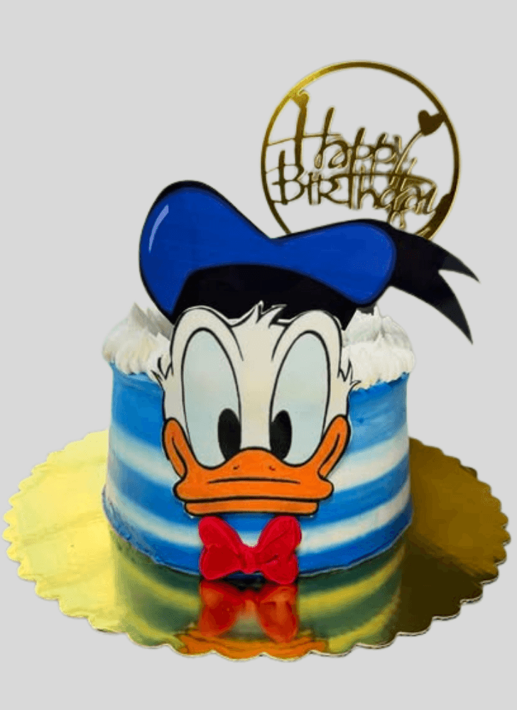 Resplendent Donald Duck Cake