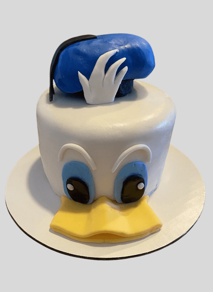 Stunning Donald Duck Cake