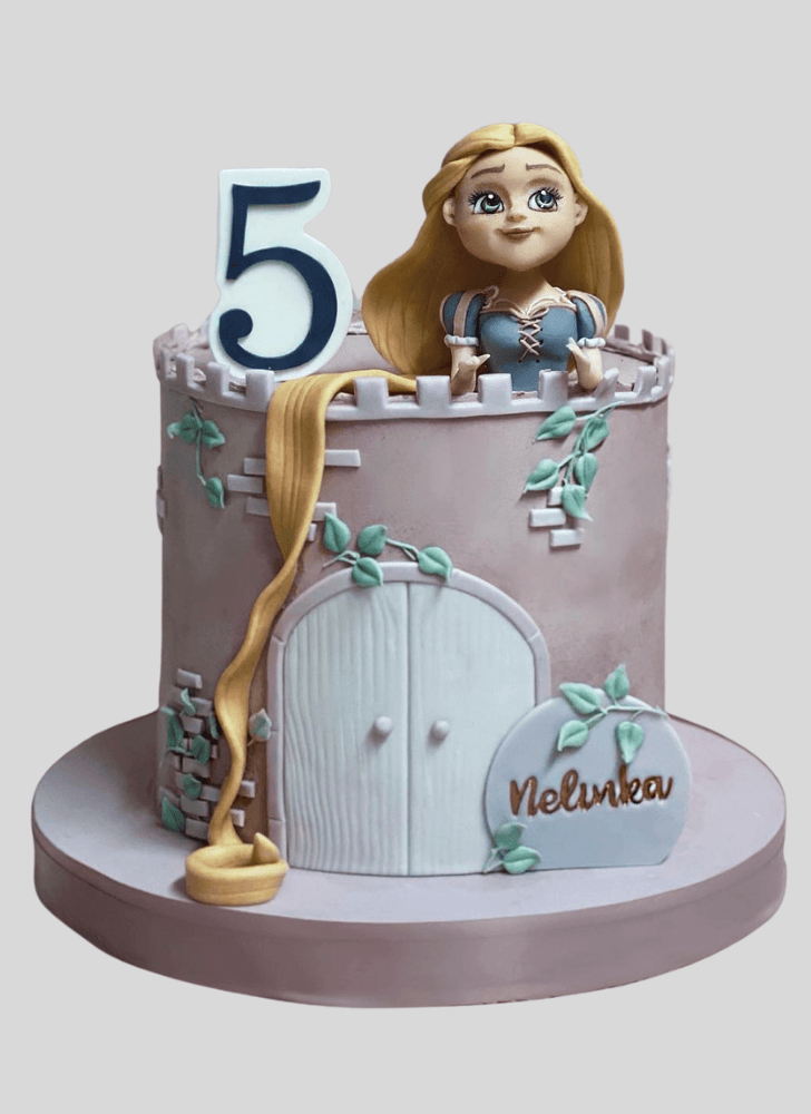 Inviting Tangled Cake