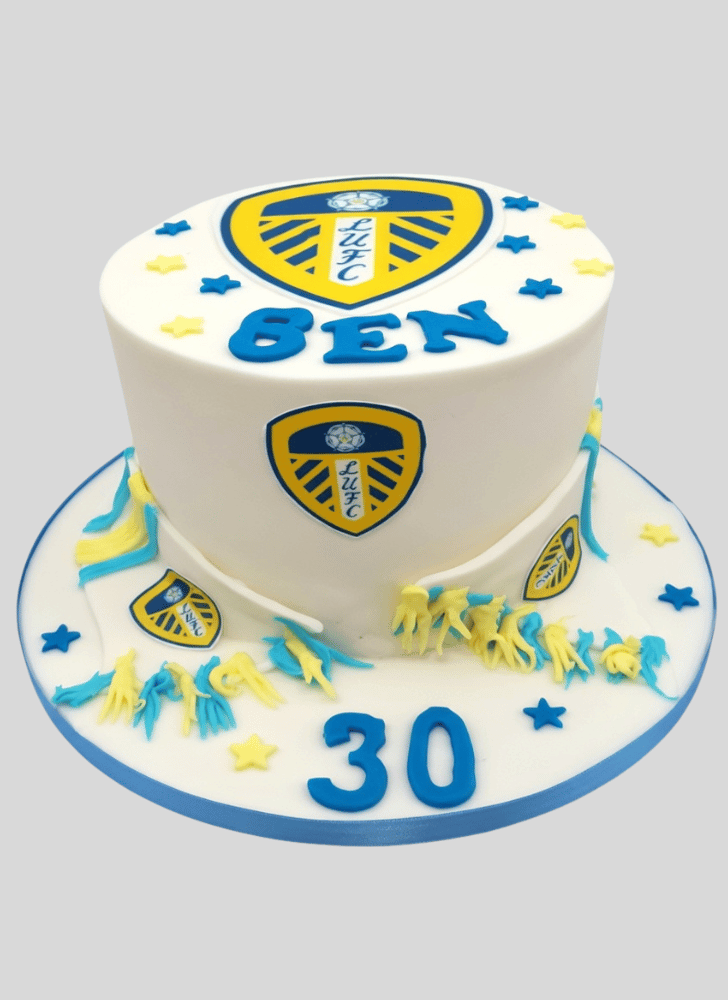 Alluring Fondant Cake
