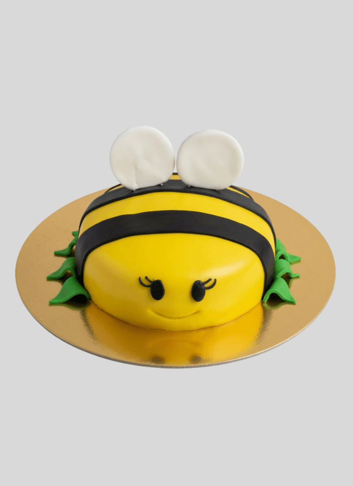 Exquisite Bee Cake
