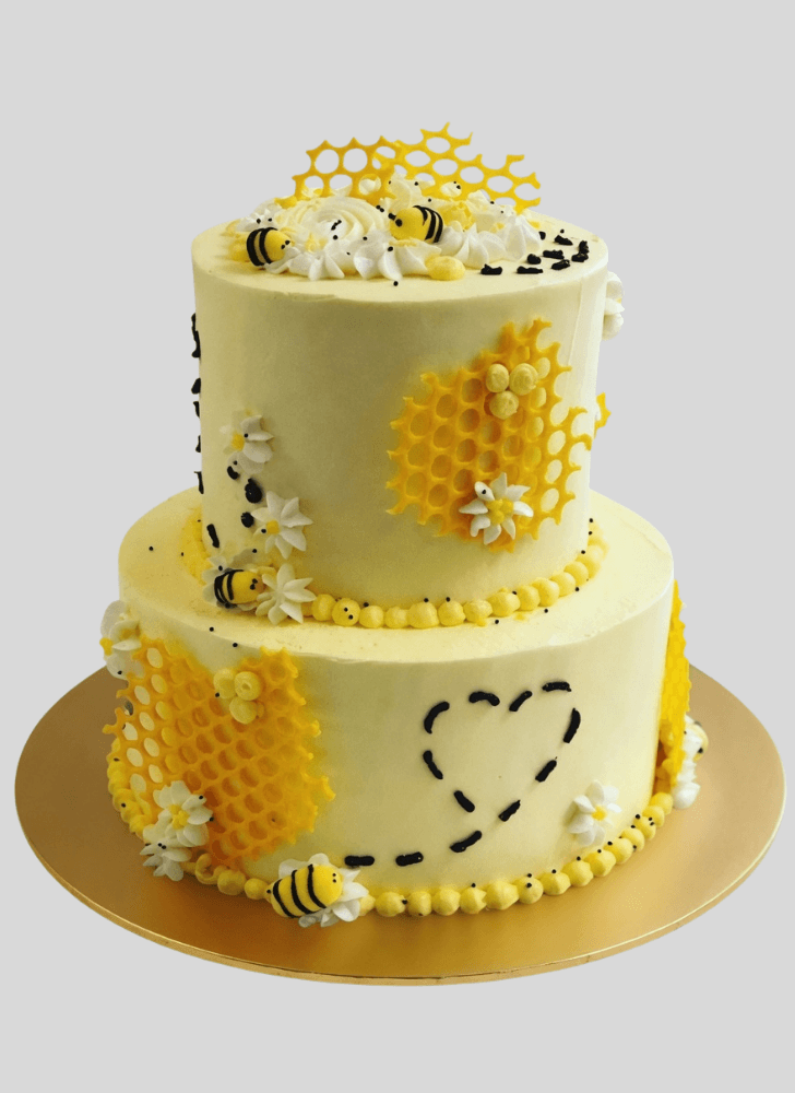 Good Looking Bee Cake