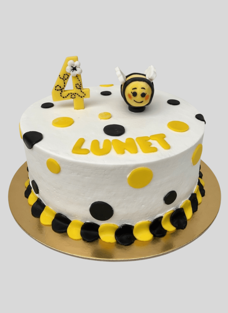 Pleasing Bee Cake