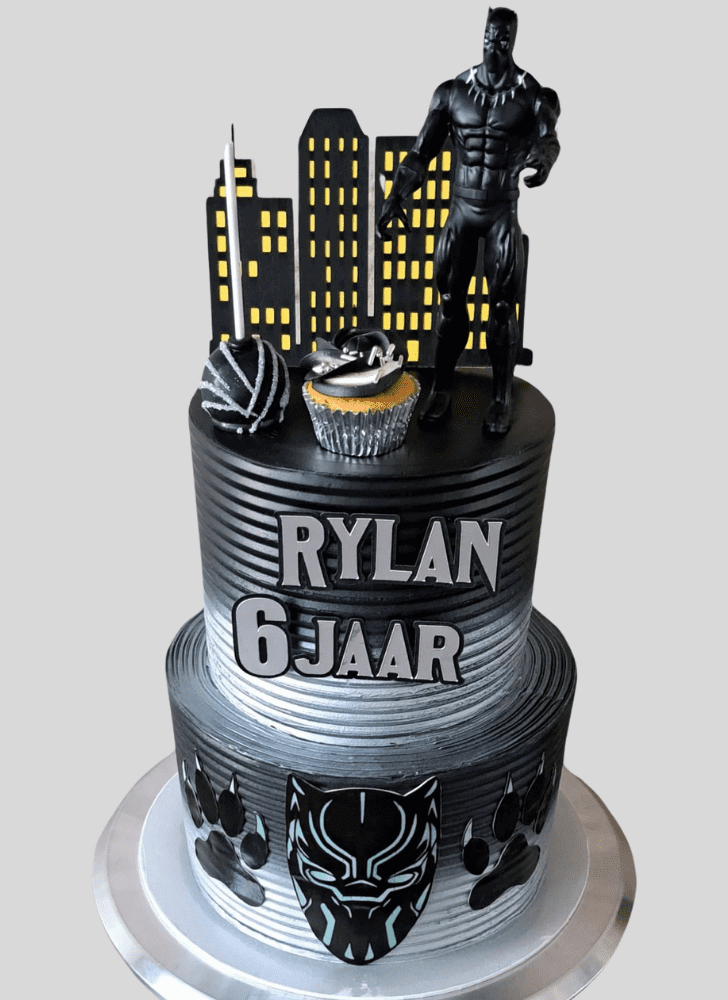 Delicate Panthere Black Panther Cake