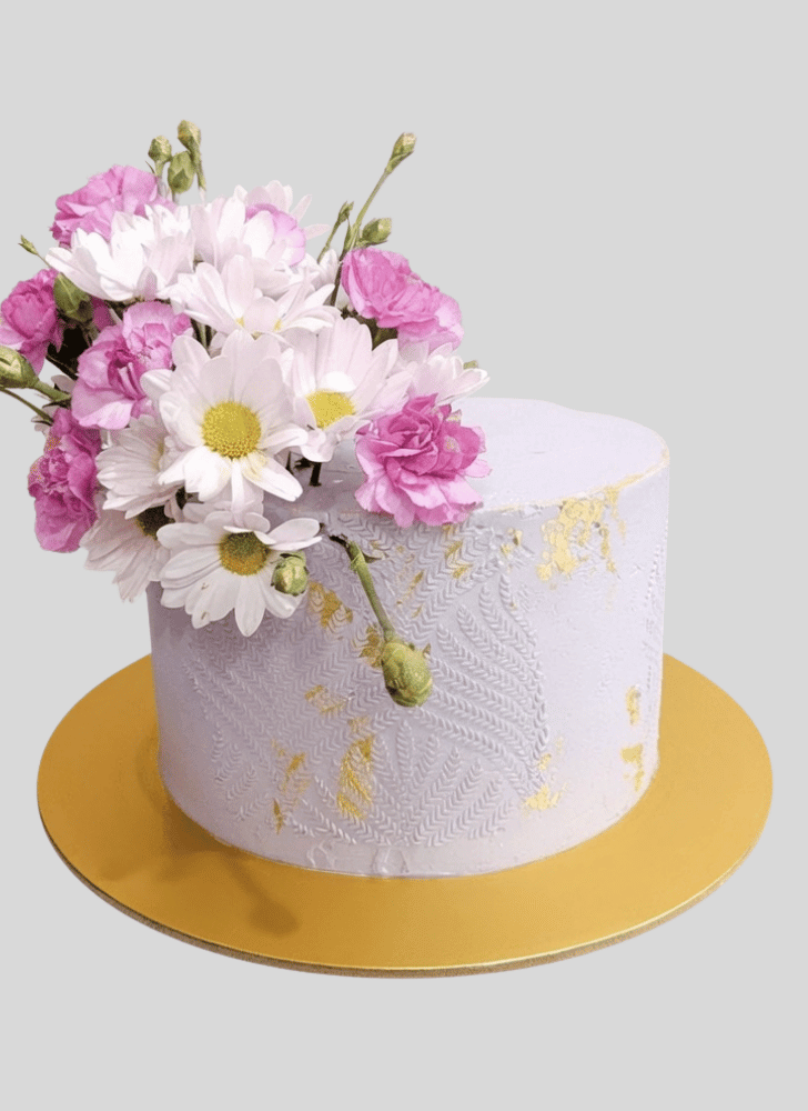 Inviting Daisy Cake