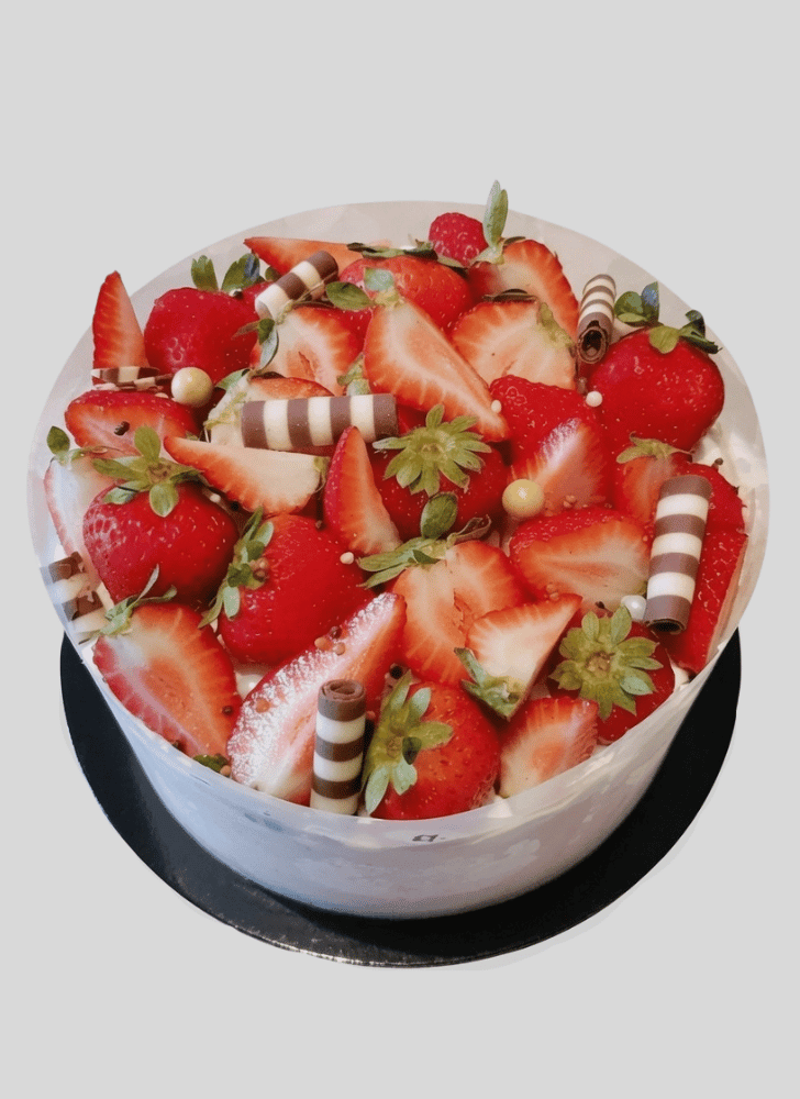 Grand Strawberry Cake