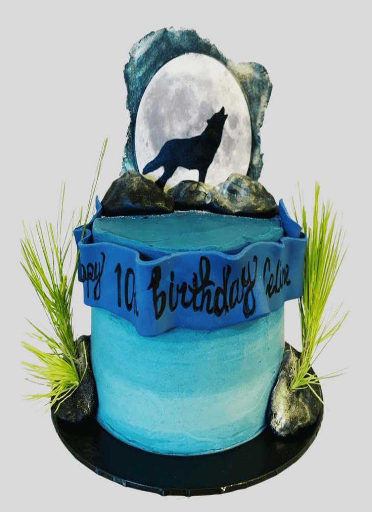 Shapely Wolf Cake