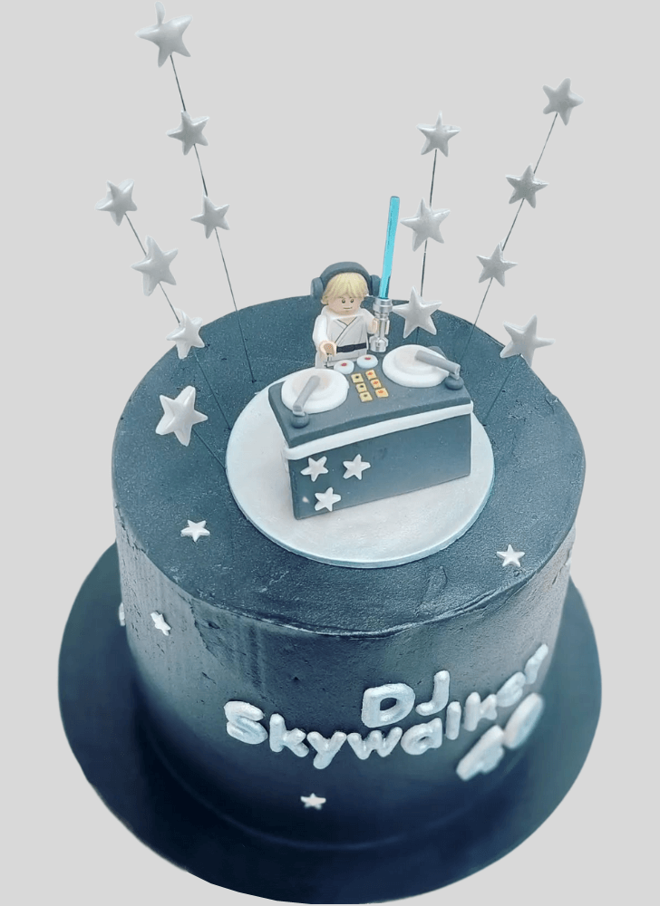Resplendent Luke Skywalker Cake