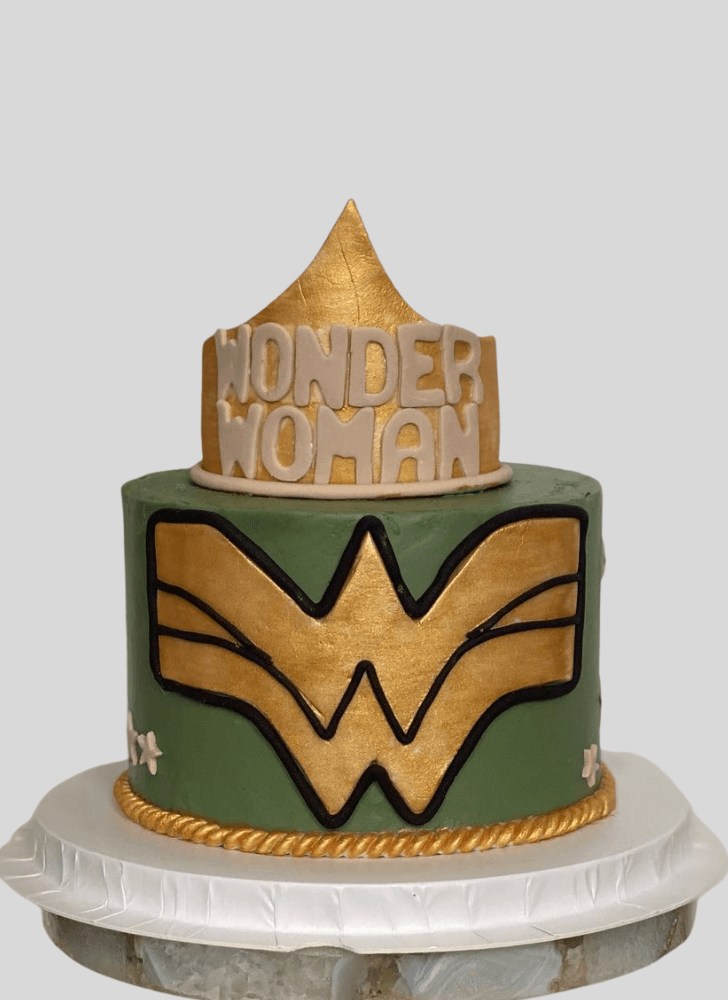 Delicate Wonder Woman Cake