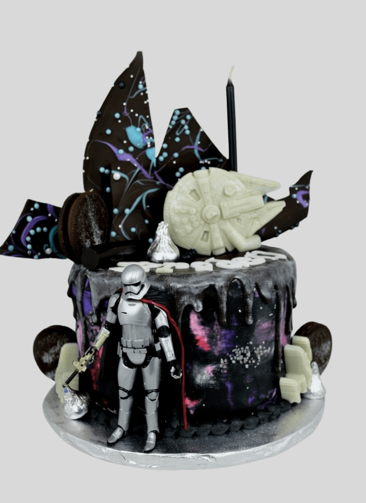 Admirable Captain Phasma Cake Design
