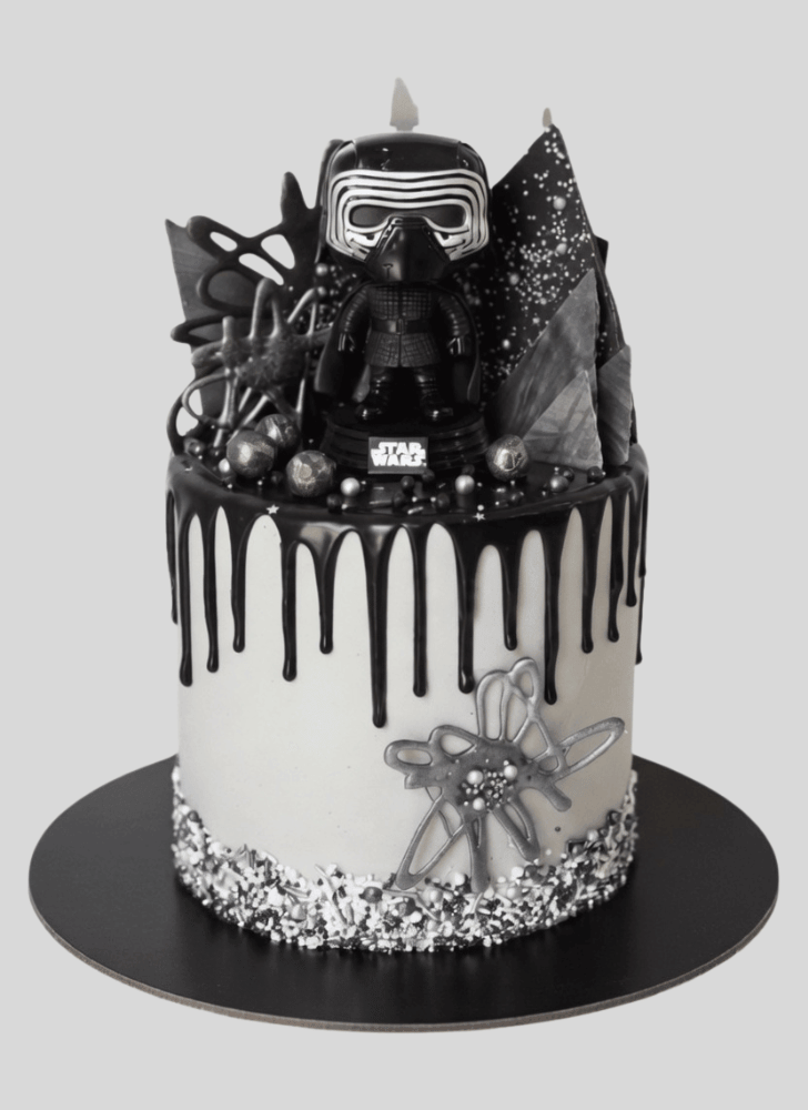 Admirable Kylo Ren Cake Design