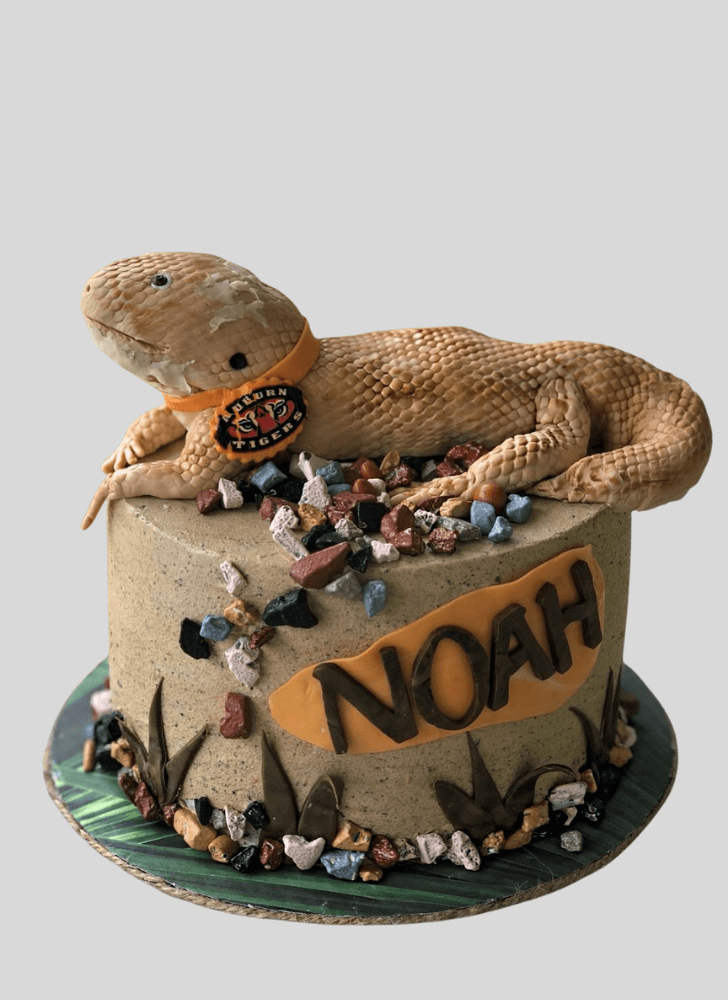 Lovely Lizard Cake Design