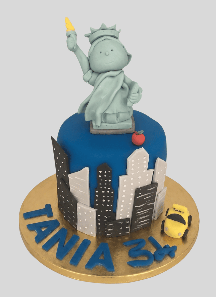 Adorable Statue of Liberty Cake