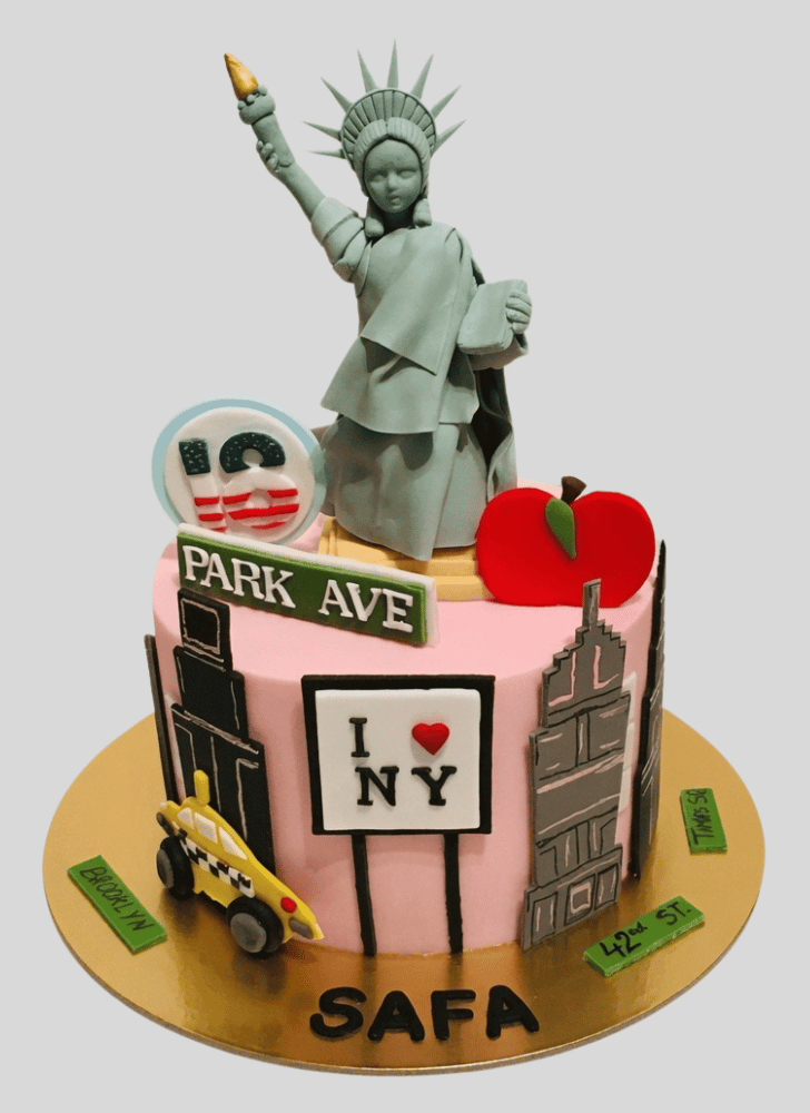 Delicate Statue of Liberty Cake