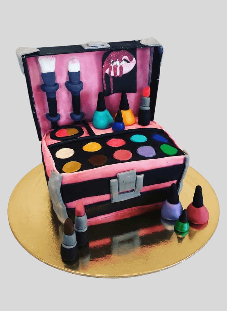 Fine Kylie Jenner Cake