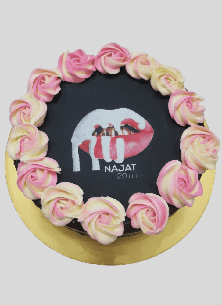 Grand Kylie Jenner Cake