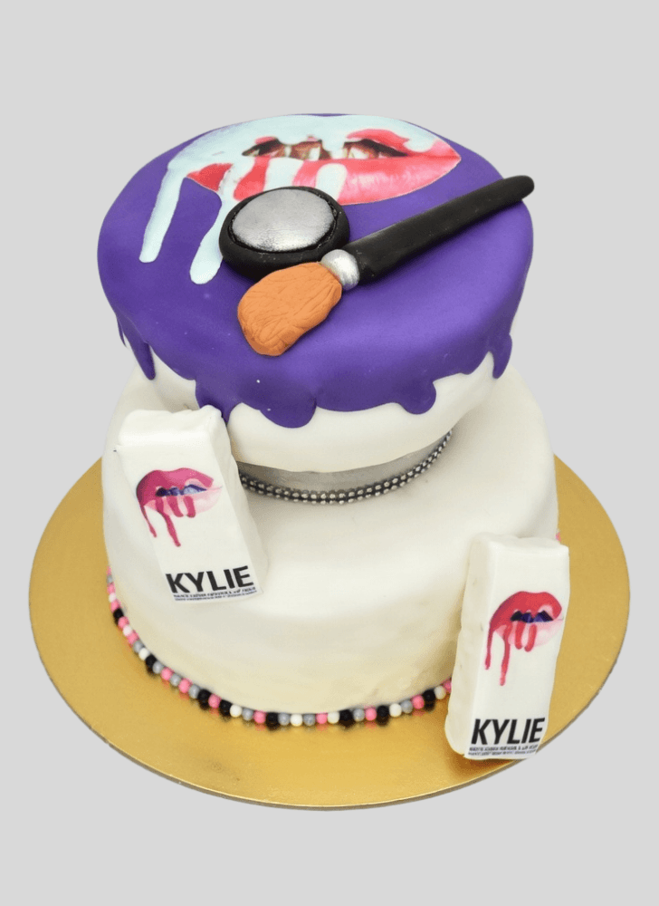 Inviting Kylie Jenner Cake