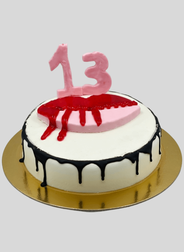 Pretty Kylie Jenner Cake